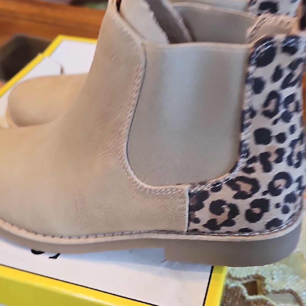 Seven Dials Tan and Leopard Ankle Booties - Picture 6 of 9